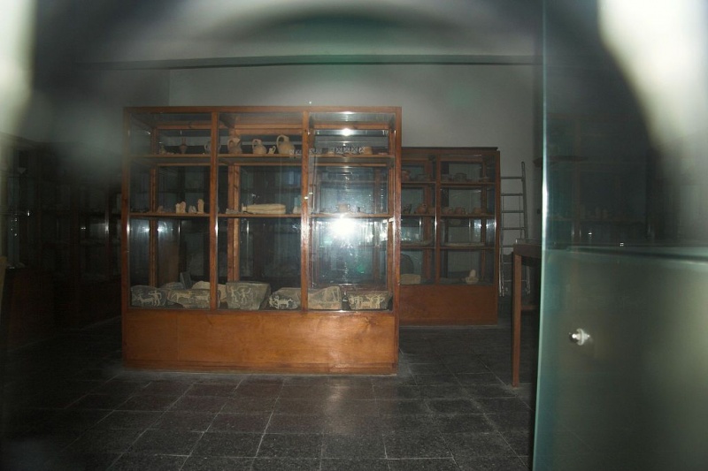 Soubor:Entrance, Archaeological Museum of Apeiranthos, Naxos, 119612.jpg
