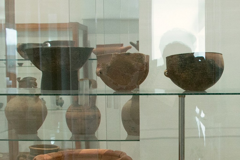 Soubor:Neolithic pottery from Ftelia, AM Mykonos, 177245x.jpg