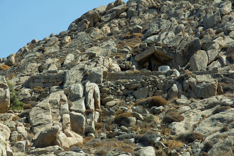 Soubor:Cave of Cynthus Delos 130098.jpg