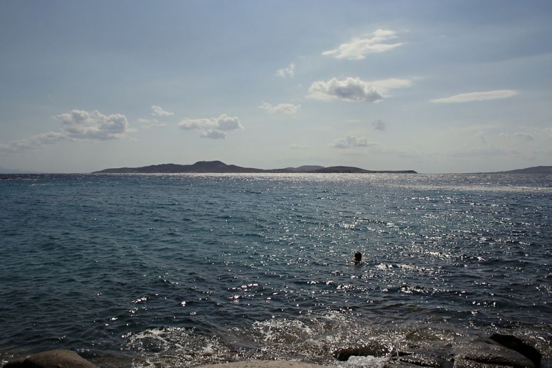 Soubor:Delos from Mykonos, 060202.jpg