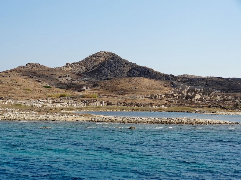 Soubor:Delos Antiker Hafen 03.jpg