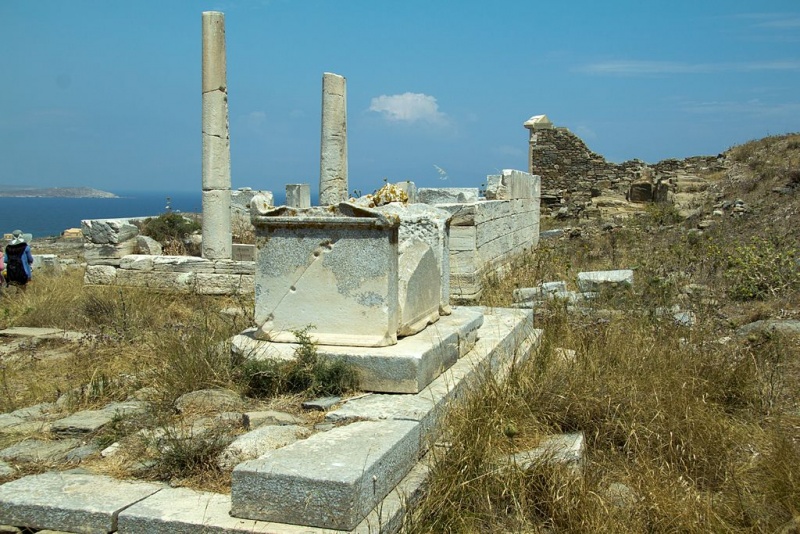Soubor:Temple Hera Delos, 143504.jpg