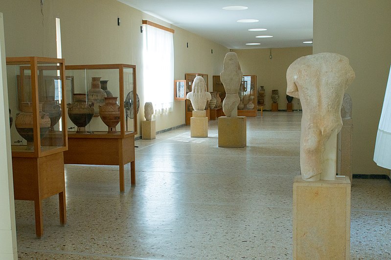 Soubor:Archaeological Museum of Fira, interior176765.jpg
