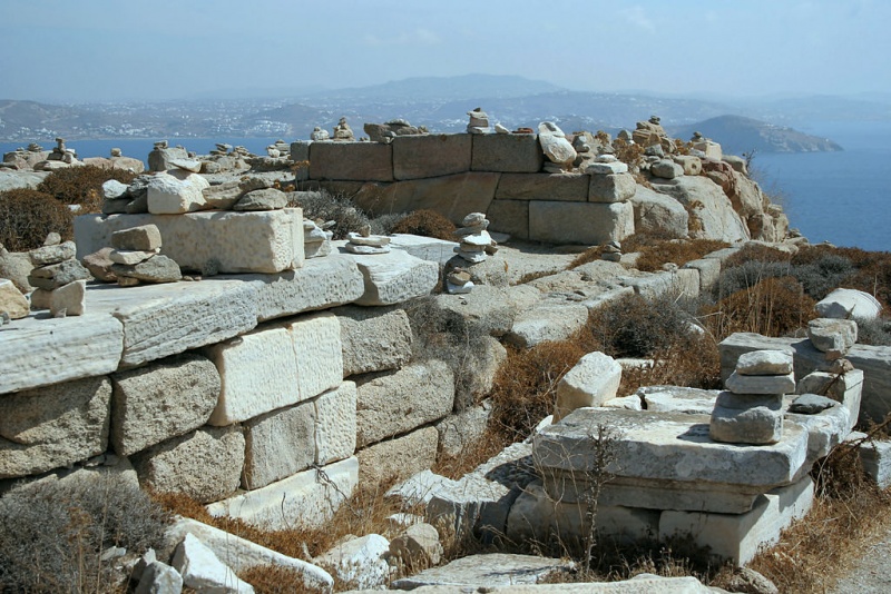 Soubor:Temples Kynthos Delos 0502253.jpg