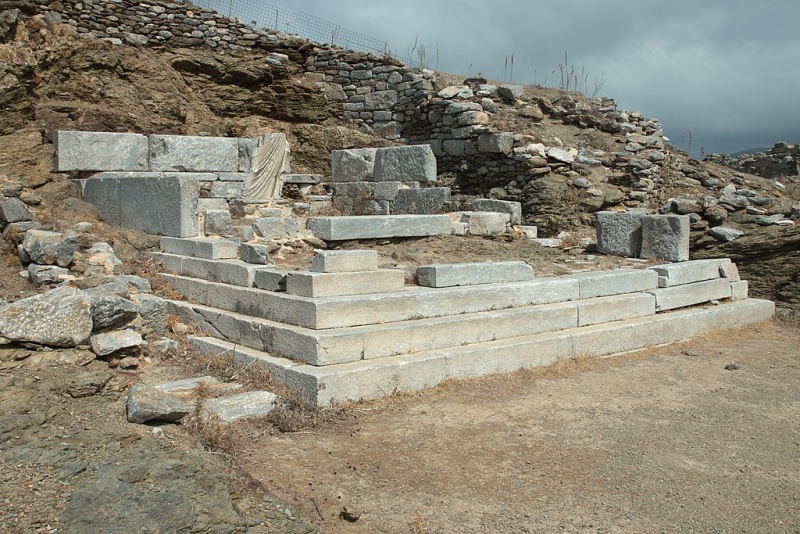 Soubor:Archaeological site Minoa on Amorgos, Hellenistic temple, 180453.jpg