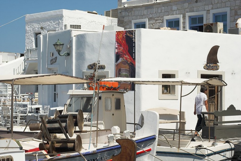 Soubor:Fish tavern, Naoussa, Paros, 119136.jpg
