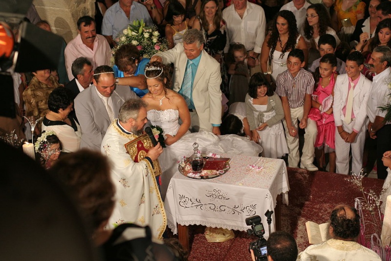 Soubor:Greek Orthodox wedding in Tripodes, Naxos, 119272.JPG