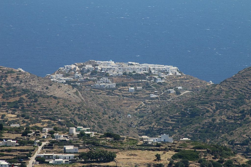Soubor:Kastro of Sifnos from Ag. Andreas, 153607.jpg