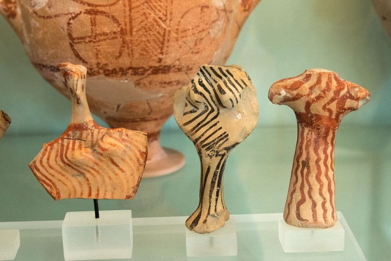 Soubor:Birds Goddess, Phylakopi IV, AM Milos, 152535.jpg