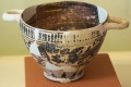 Corinthian skyphos, Paros, AM Paros, 144007.jpg
