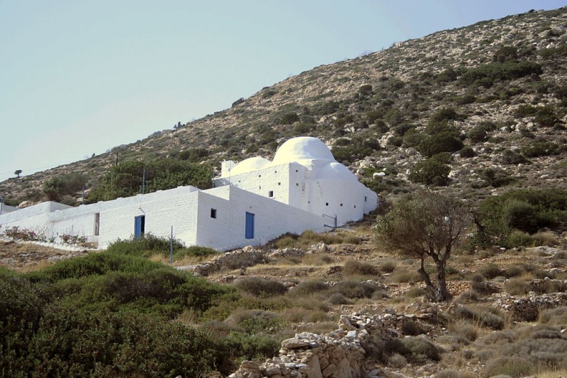Soubor:Agia Theodoti church with monastery, Ios, 0503125.jpg