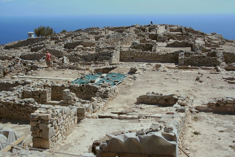 Soubor:Around hilltop, Ancient Thera, 0503262.jpg