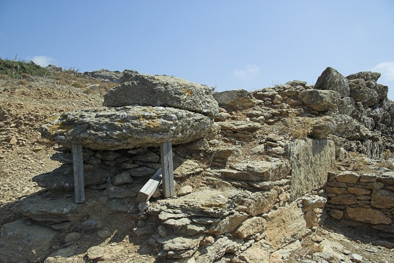 Soubor:Geometric Age wall at Minoa, Amorgos, 084961.jpg