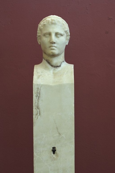 Soubor:Herm Euergetes 100 BC Museum Delos A5637 Zde102184.jpg