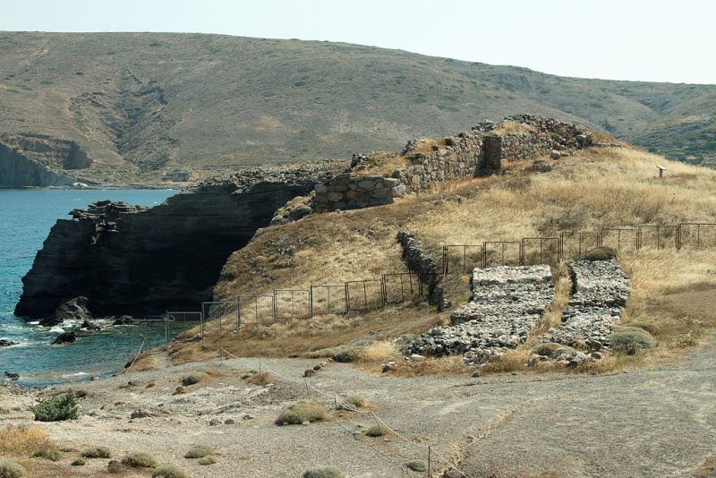Soubor:Hellenistic settlement and Mycenaean wall at Phylakopi, 152872.jpg