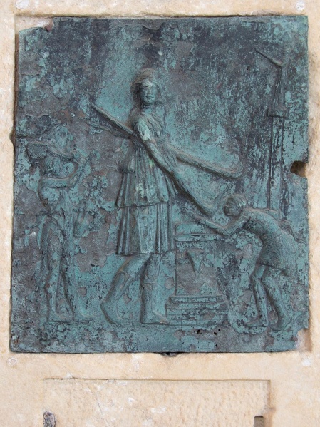 Soubor:Bronze relief Artemis 210 BC Museum Delos A1719 130082x.jpg
