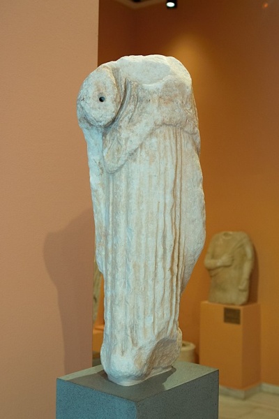 Soubor:Archaeological collection of Serifos, torso, Hellenistic, 190294.jpg