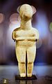 Cycladic figurine 2700 BC, Louvre, Luvr227.jpg