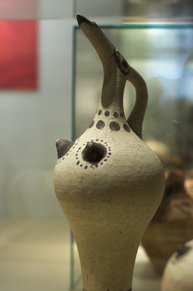 Soubor:Pottery jug 16th c BC, NAMA 877 102922.jpg