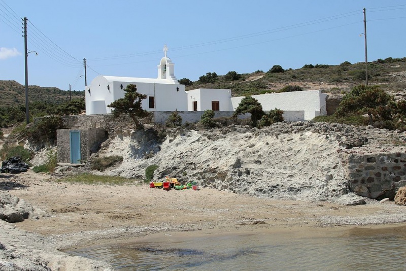 Soubor:Settlement of Agios Konstantinos, near Pachena, Milos, Church of Agios Konstantinos, 152885.jpg