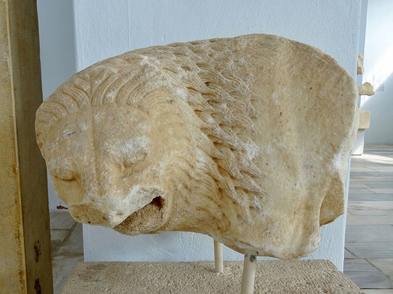 Soubor:Delos Museum Löwe (Paros) 04.jpg