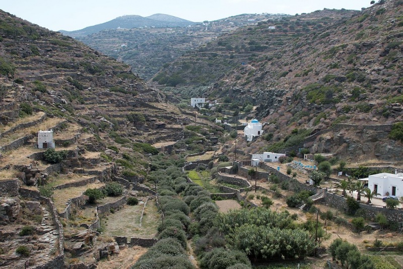 Soubor:Valley below Kastro of Sifnos, 153504.jpg