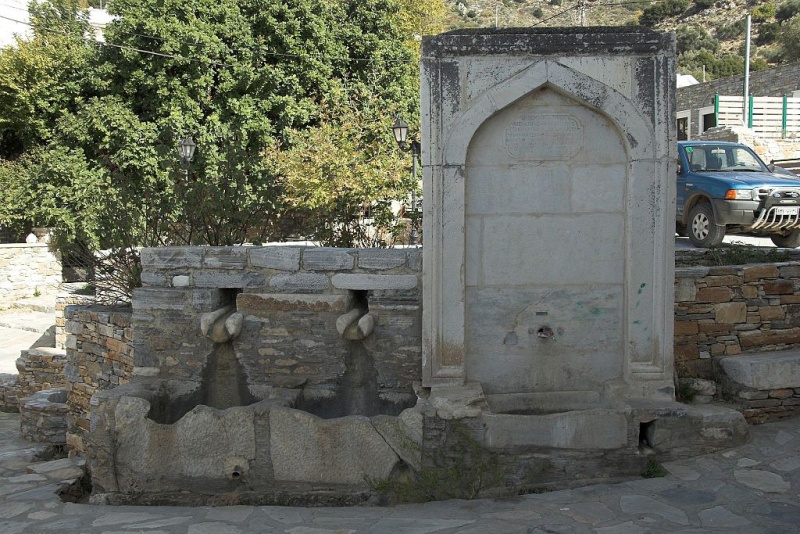 Soubor:Filoti, vryses, Naxos, 119761.jpg