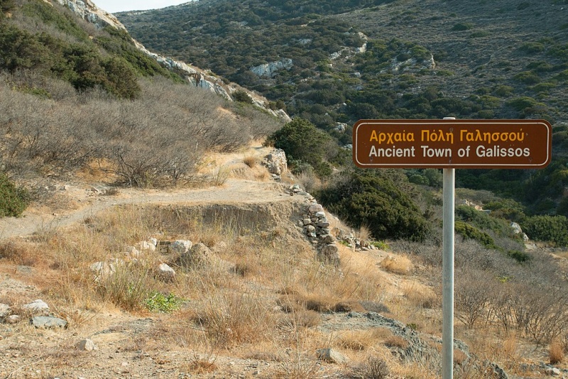 Soubor:Remnants of the ancient Ialyssos, Syros, 180287.jpg