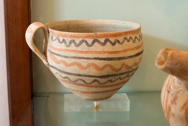 Soubor:Melian pottery, Phylakopi III, AM Milos, 152469.jpg