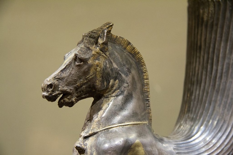 Soubor:Rhyton Greek Thracian silver, end of 4th c BC, Prague Kinsky, NM-HM10 1407, 140856, 140858.jpg
