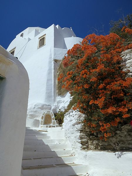 Soubor:Beginning climb to Kastro, Chora of Ios, 13M854.jpg
