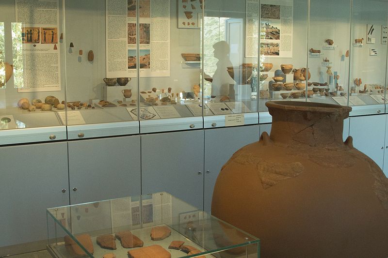 Soubor:Archaeological Museum of Agios Andreas on Sifnos, 153515.jpg