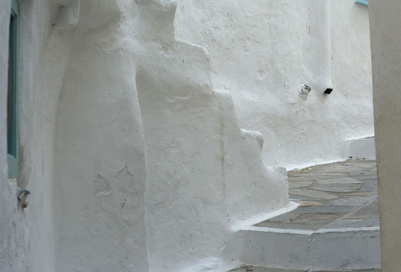 Soubor:Street Sanoudis, staircases, Kastro, Naxos Town 118863.jpg