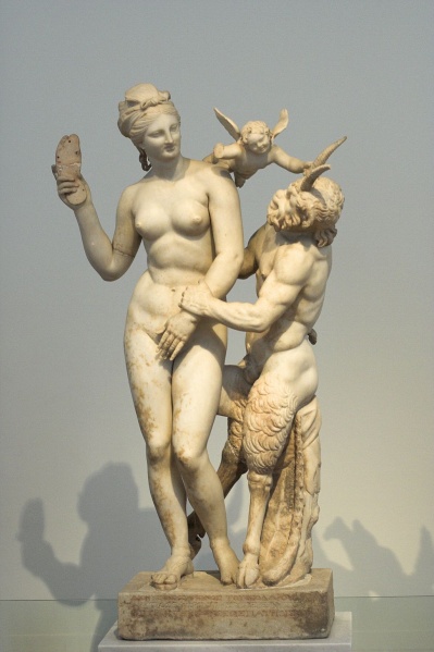 Soubor:Aphrodite Pan Eros 100 BC NAMA N3335 102833.jpg