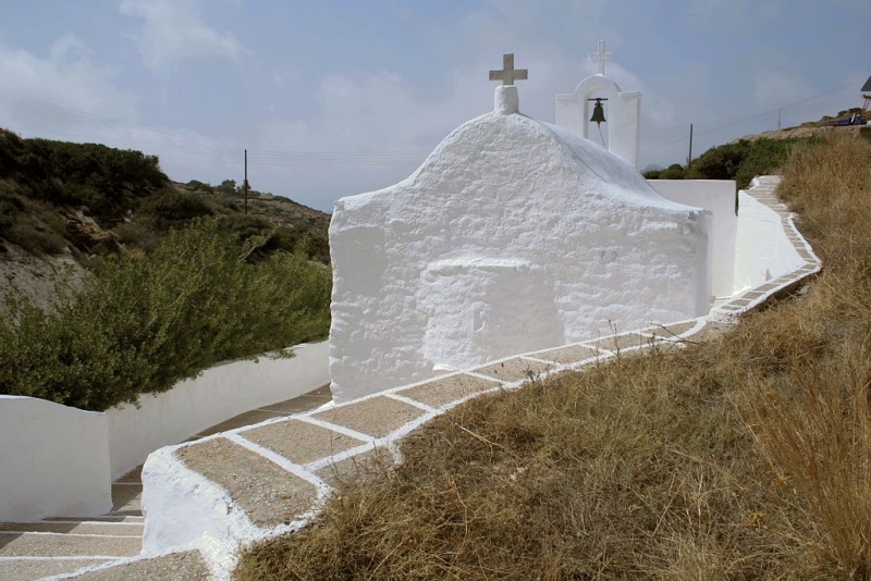 Soubor:Small church, Ios, 0503121.jpg