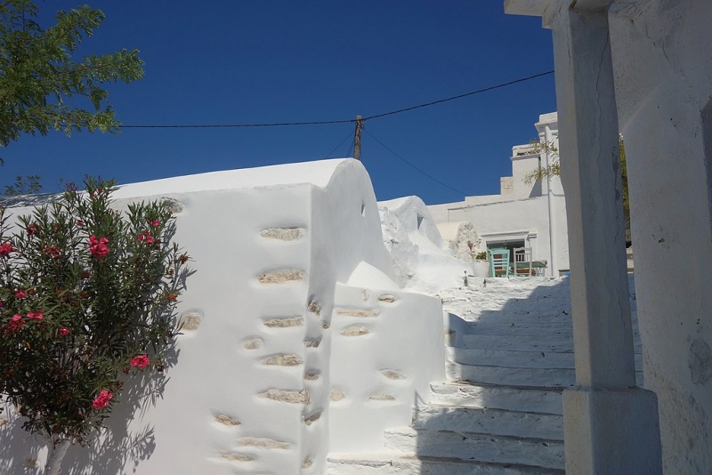 Soubor:Plakeaki, Triple church, Chora of Amorgos, 18M1454.jpg