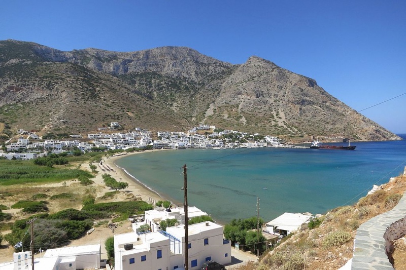 Soubor:Kamares from Ag. Marina, Sifnos, 15M6920.jpg