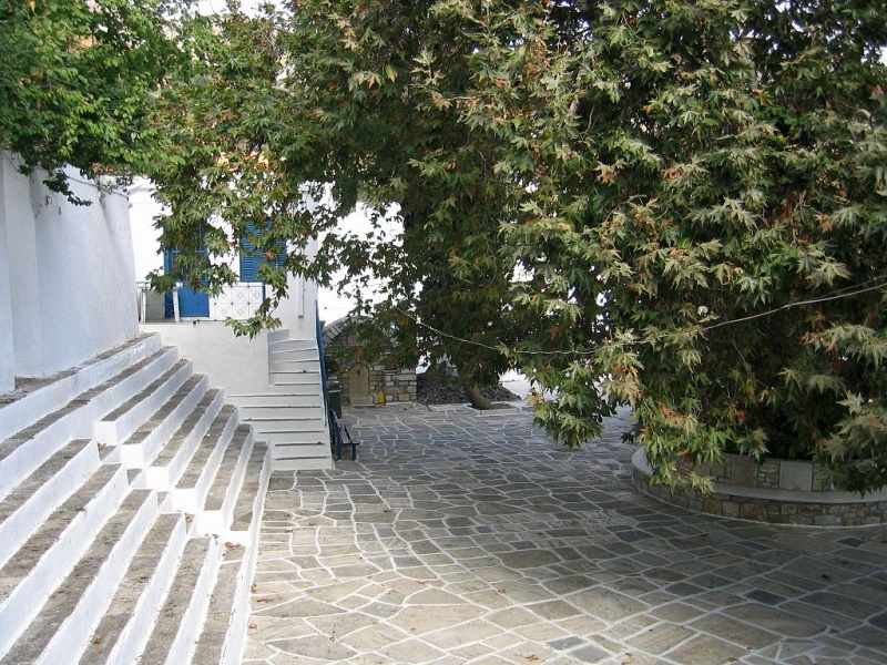Soubor:Resting place, Agia Marina, Koronos, 115017.jpg