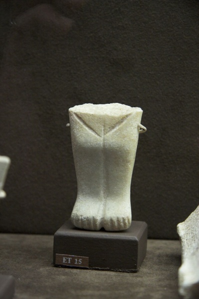 Soubor:Idol fragment Keros Hoard EC II, MCA ET15 081012.jpg