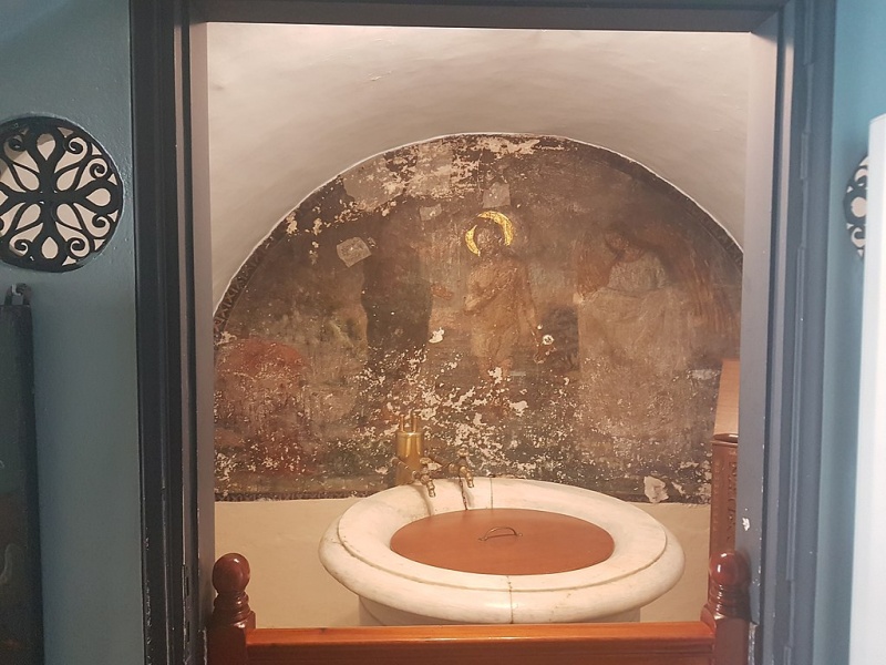 Soubor:Panagia Tinou Agiasma kolymbithra.jpg