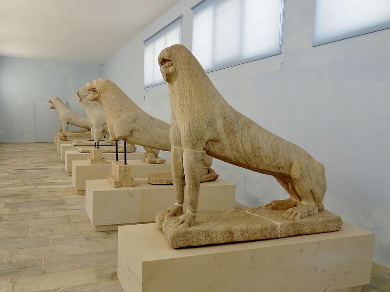 Soubor:Delos Museum Löwen der Naxier 01.jpg