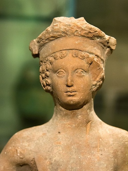 Soubor:Youthful Dionysos at a feast, small terracotta, 400 BC, Prague Kinsky, NM-H10 4777, 140890.jpg