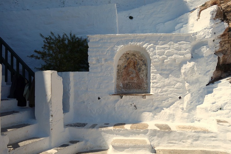 Soubor:Monastery of the Panagia Chozoviotissa, Amorgos, 18M1488.jpg