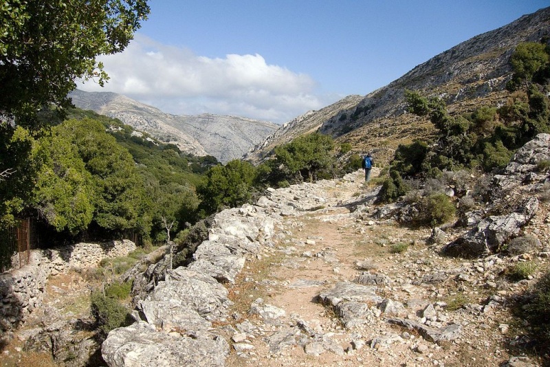 Soubor:Kalderimi to Agia Kyriaki, Naxos, 11H2123.jpg
