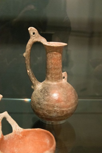 Soubor:Pottery Cyprus, Early Bronze Age, 23-19th c BC, Prague Kinsky, NM-H10 8115, 151941.jpg
