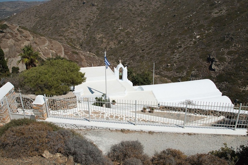 Soubor:Moni Agios Georgios Varsamitis, Amorgos, 180300.jpg