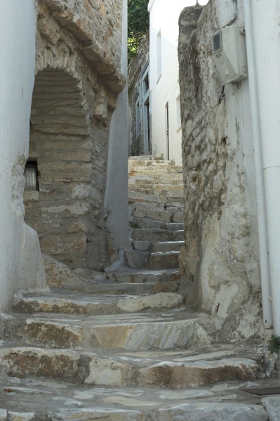 Soubor:Alley in Apeiranthos, Naxos, 118808.jpg