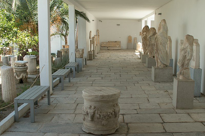 Soubor:Lapidarium, Roman Age torsos, AM Mykonos, 177240.jpg