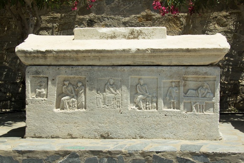 Soubor:Sarcophagus, AM Paros, 144090.jpg