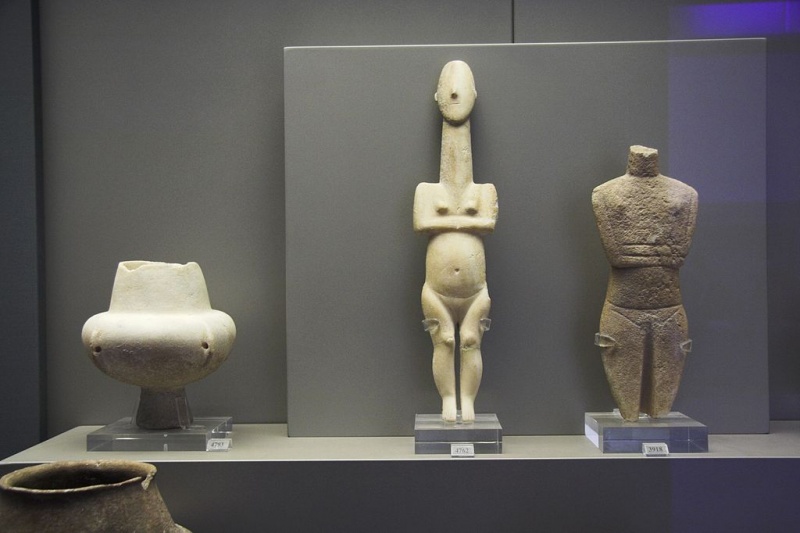 Soubor:Idol ECII Paros NAMA 080721.jpg